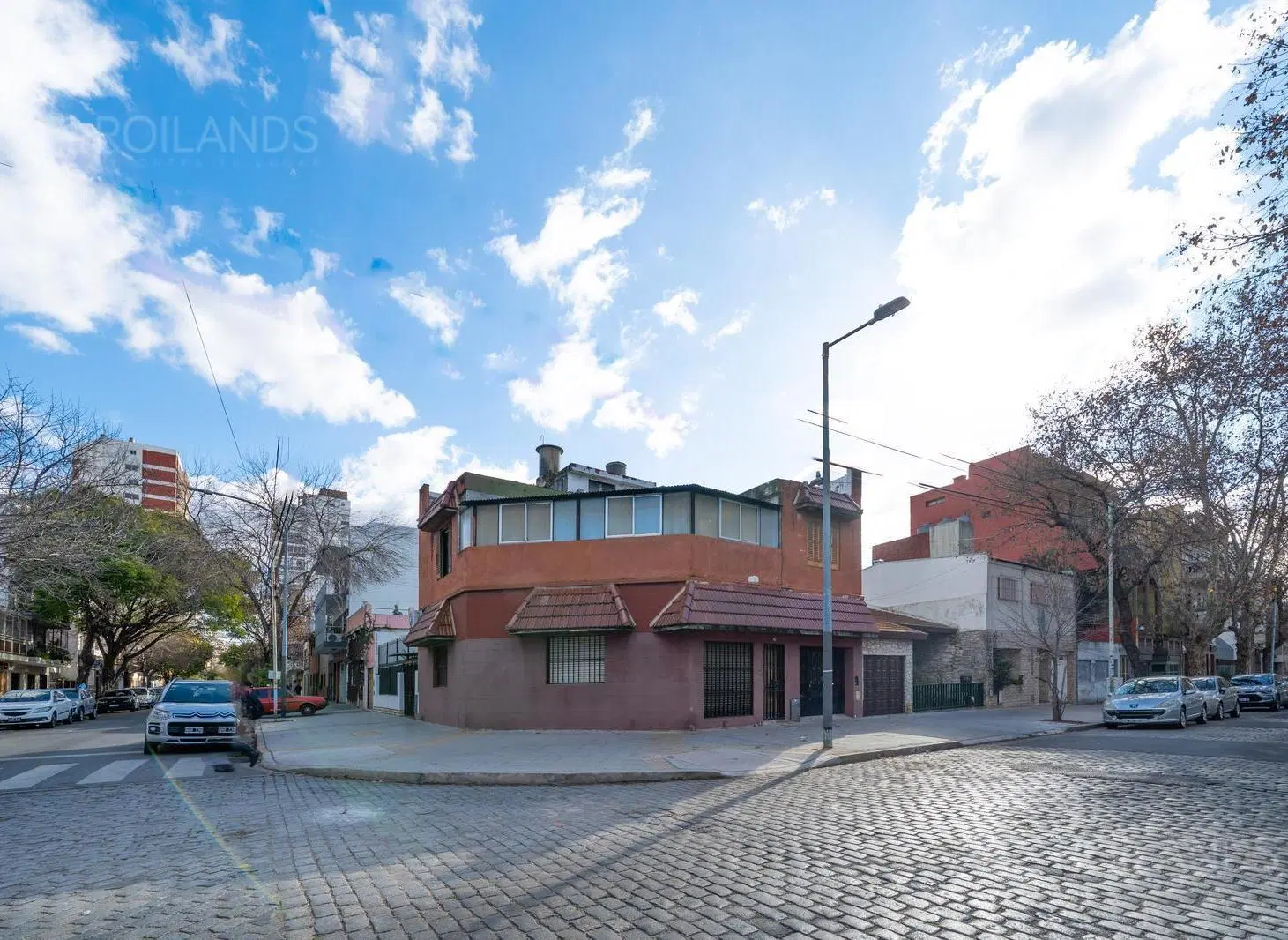 VENTA CASA EN ESQUINA  LOTE PROPIO 7 AMBIENTES COCHERAS TERRAZA VILLA URQUIZA 2