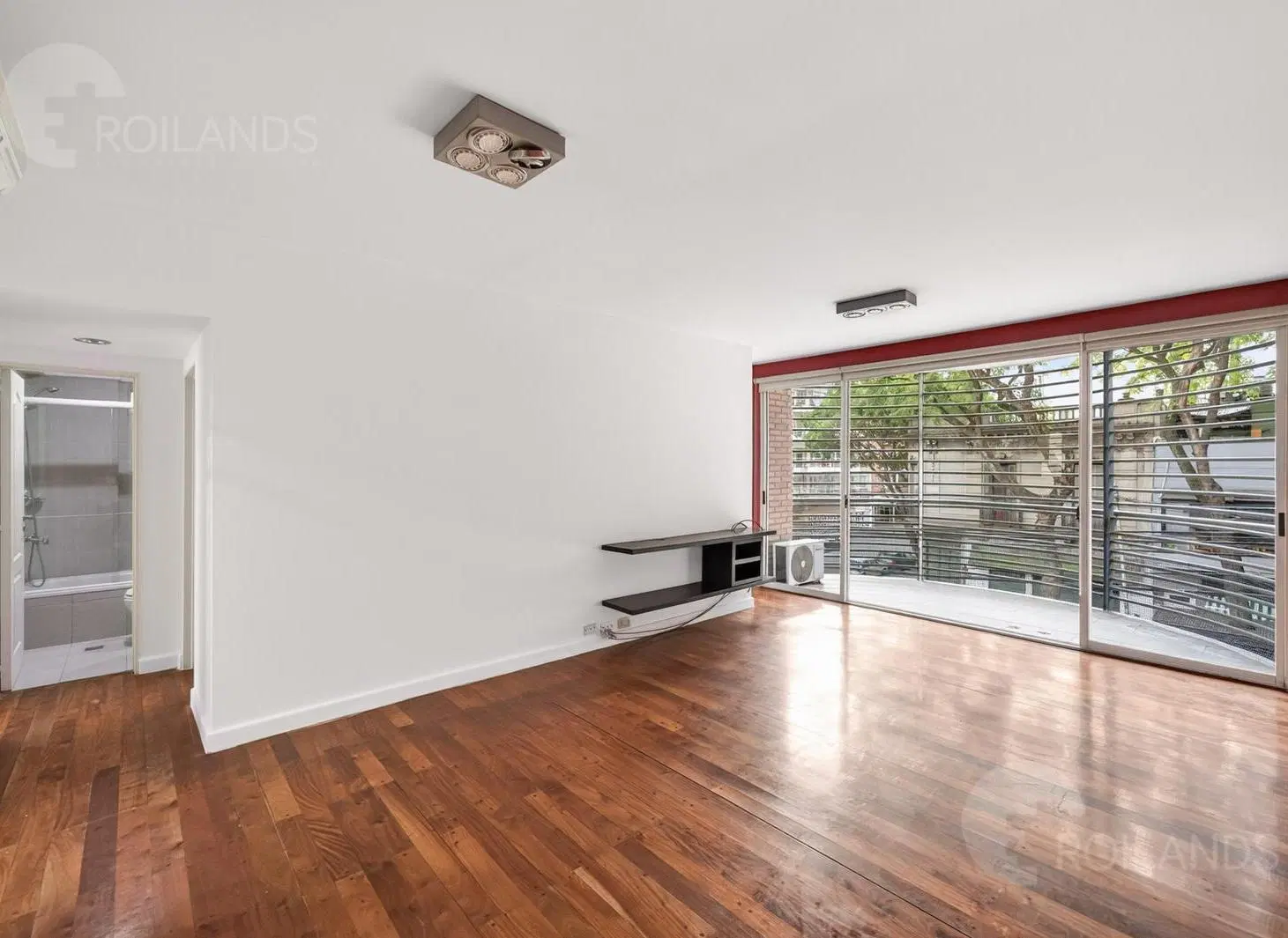 Piso de 3 ambientes con habitación en suite y cochera - NO APTO CRÉDITO 2