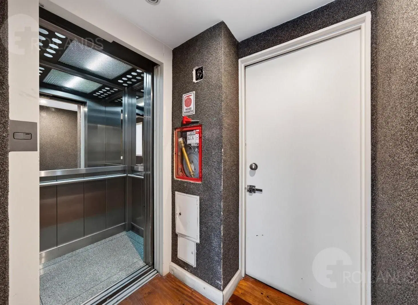Piso de 3 ambientes con habitación en suite y cochera - NO APTO CRÉDITO 8