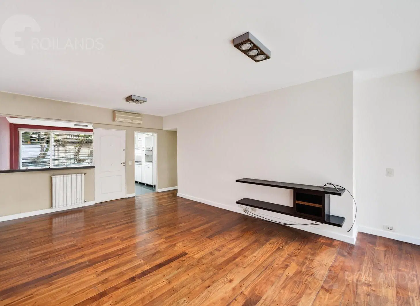 Piso de 3 ambientes con habitación en suite y cochera - NO APTO CRÉDITO 4