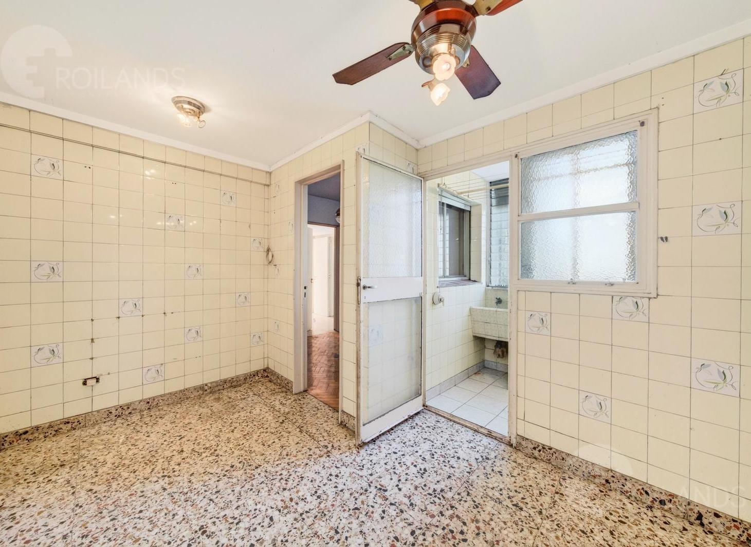 Foto de VENTA DEPARTAMENTO PISO ALTO 4 AMBIENTES CON DEPENDENCIA Y TOILETTE, imagen 2