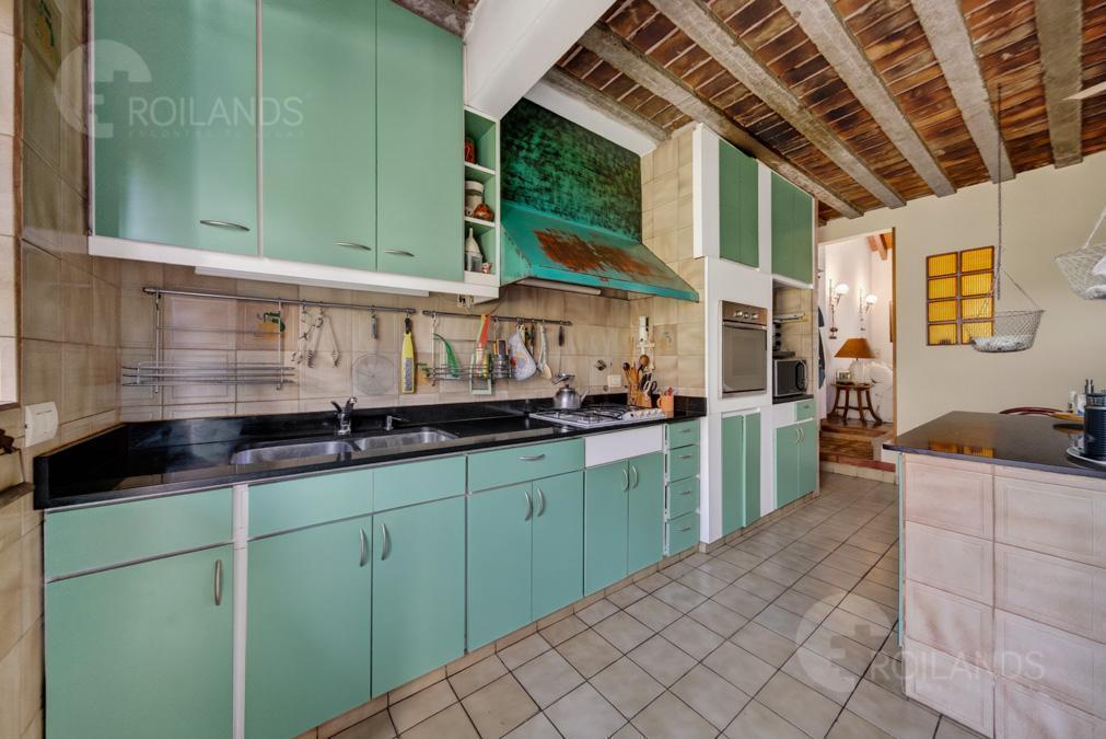 Foto de VENTA CASA MARTINEZ 4 AMBIENTES CON JARDIN PILETA QUINCHO Y COCHERA, imagen 5
