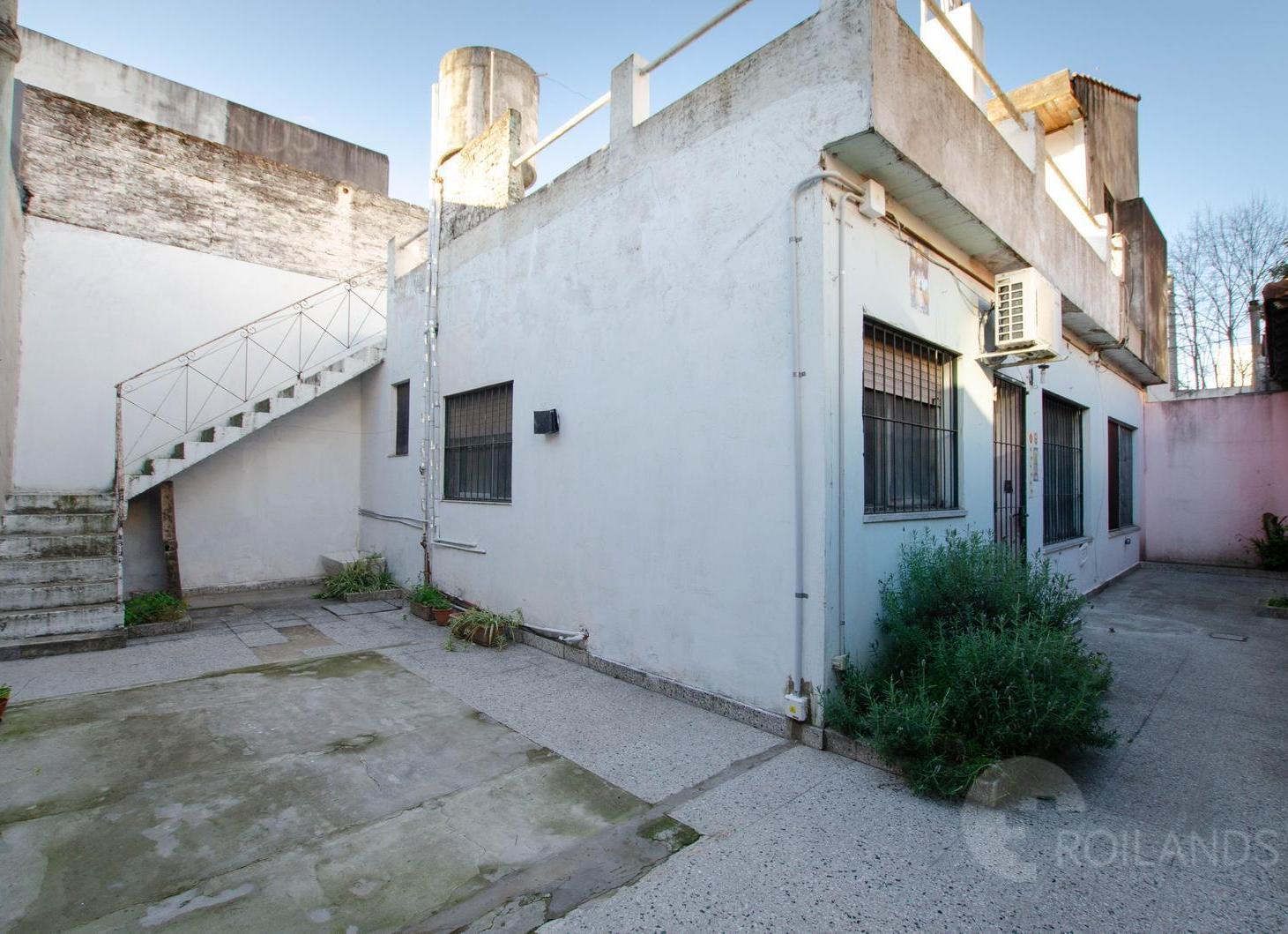 Foto de En venta casa PH 3 ambientes con entrada independiente, cochera, patio, imagen 3