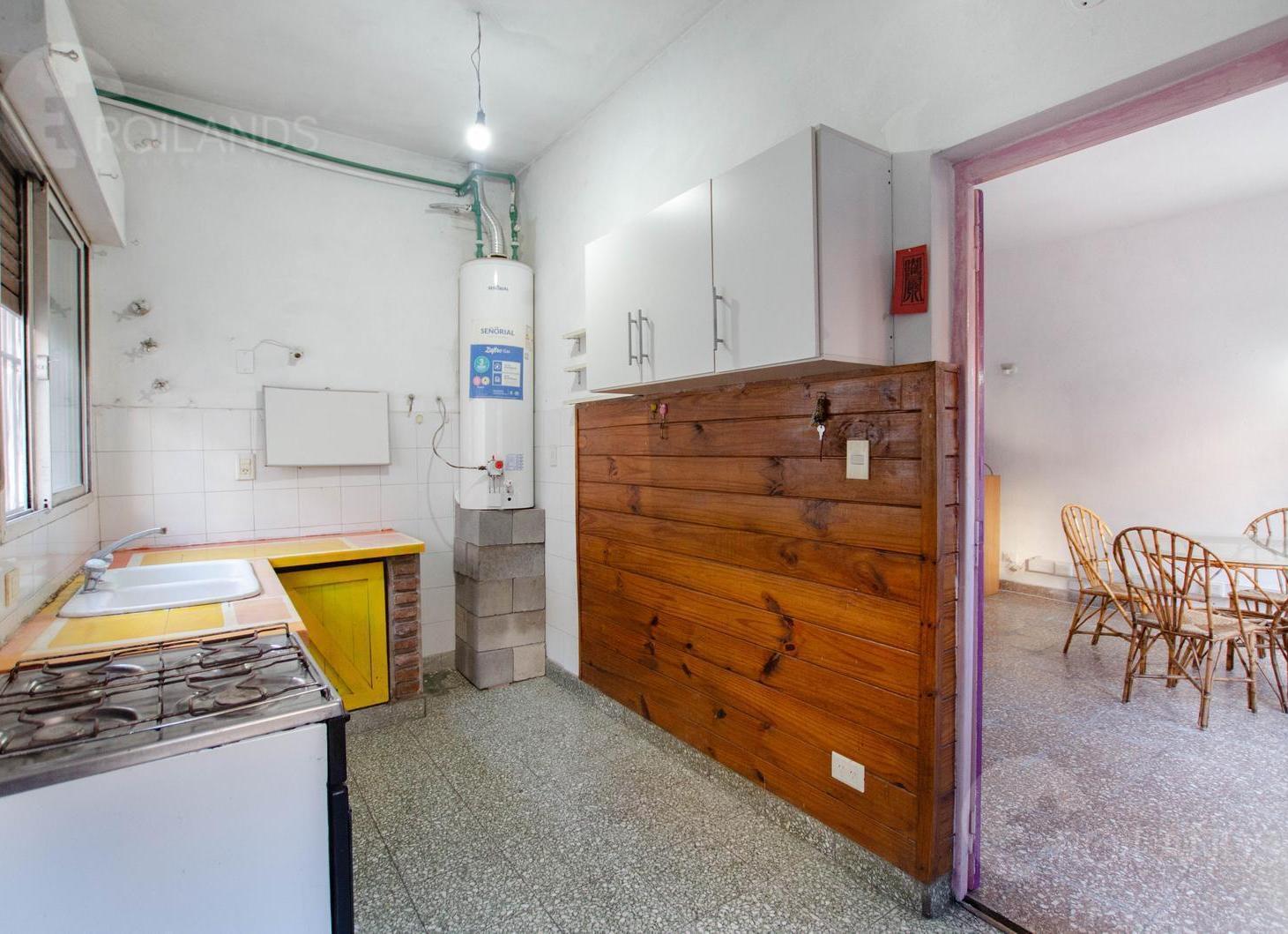 Foto de En venta casa PH 3 ambientes con entrada independiente, cochera, patio, imagen 1