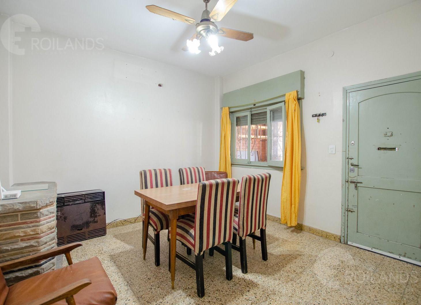 Foto de En Venta Casa 3 ambientes en una planta, con terraza, cochera y local, imagen 1