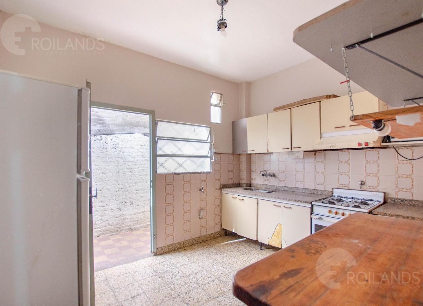 Foto de En Venta Casa 3 ambientes en una planta, con terraza, cochera y local, imagen 5