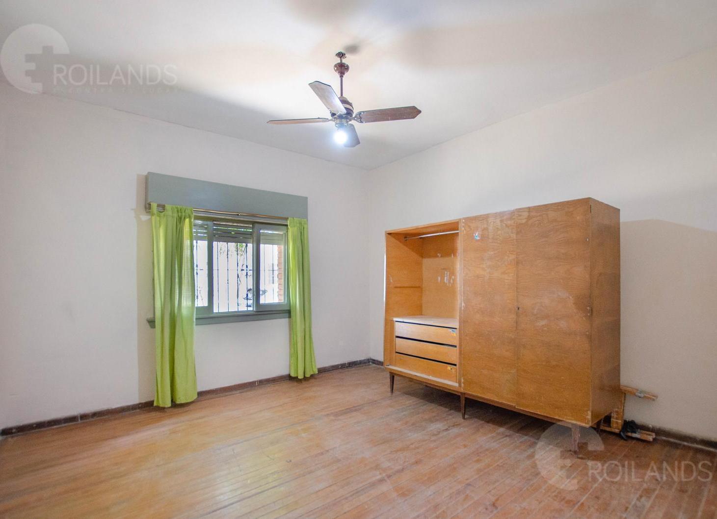 Foto de En Venta Casa 3 ambientes en una planta, con terraza, cochera y local, imagen 4