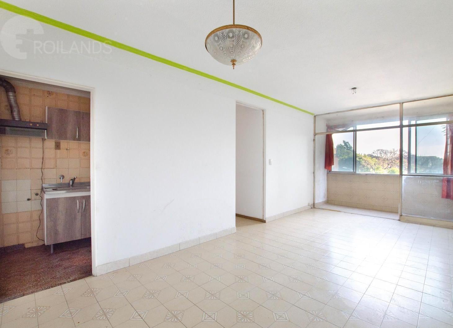 Foto de VENTA DEPARTAMENTO 4 AMBIENTES EN FLORES, imagen 2