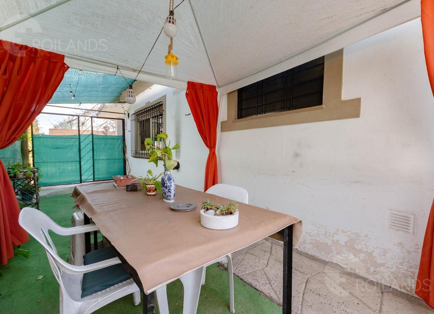 Foto de Venta Casa 3 ambientes con Jardin Pileta y Cochera, imagen 2