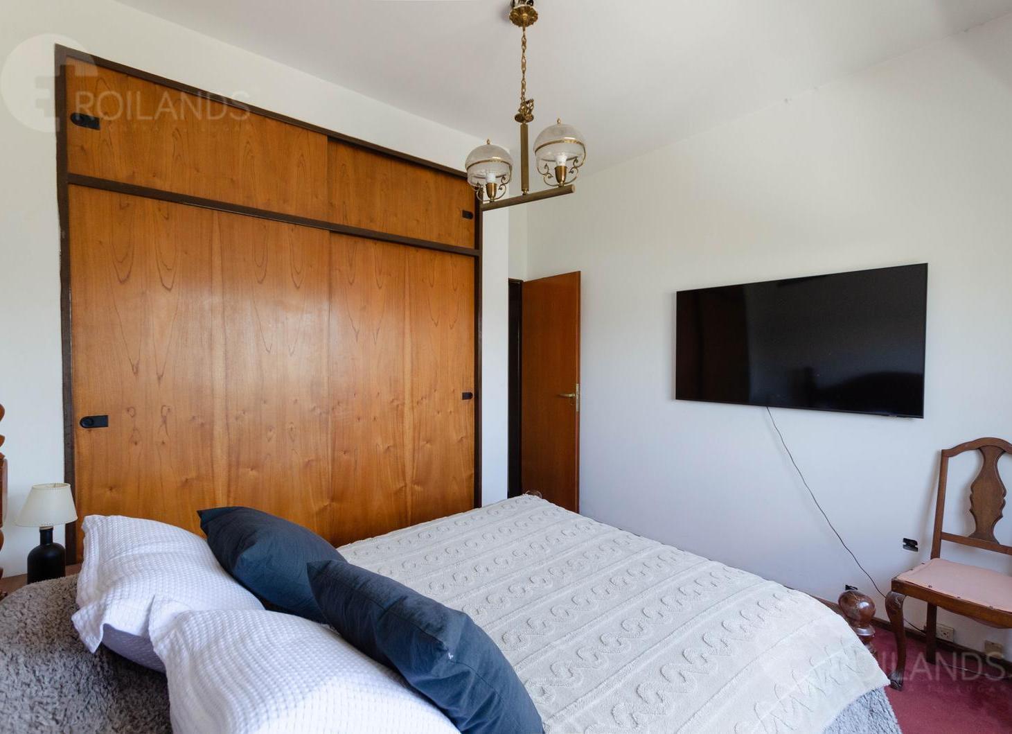 Foto de VENTA CASA 4 AMBIENTES CON JARDIN PARRILLA COCHERA TERRAZA CASTELAR SUR, imagen 3