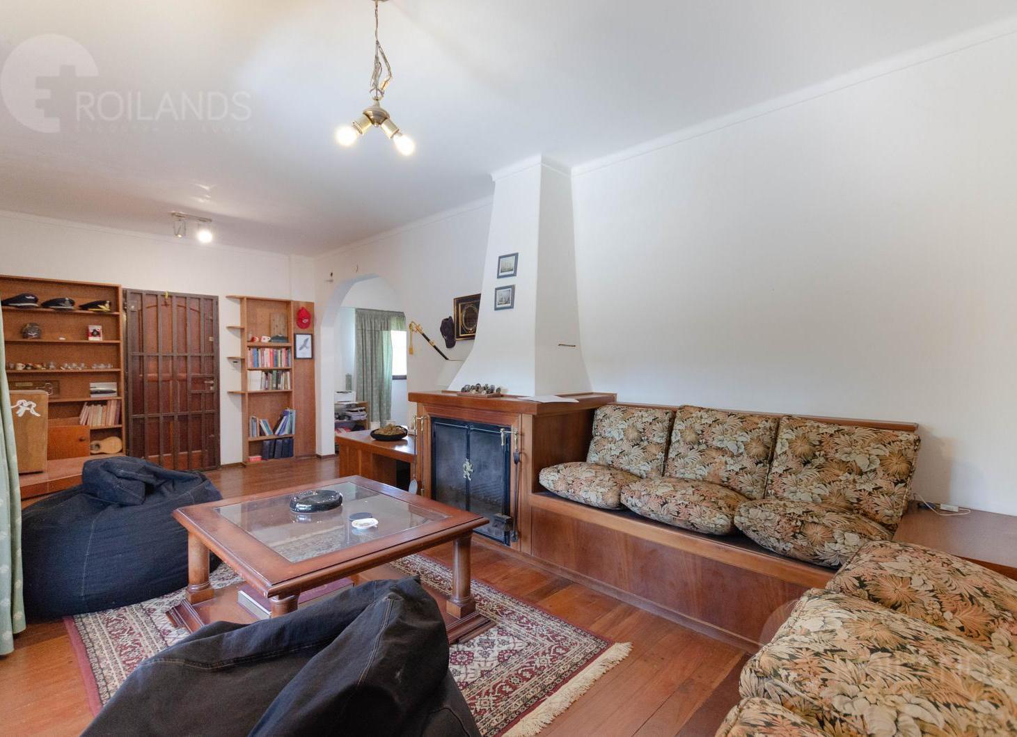Foto de VENTA CASA 4 AMBIENTES CON JARDIN PARRILLA COCHERA TERRAZA CASTELAR SUR, imagen 2