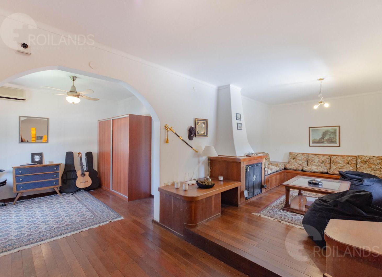 Foto de VENTA CASA 4 AMBIENTES CON JARDIN PARRILLA COCHERA TERRAZA CASTELAR SUR, imagen 1