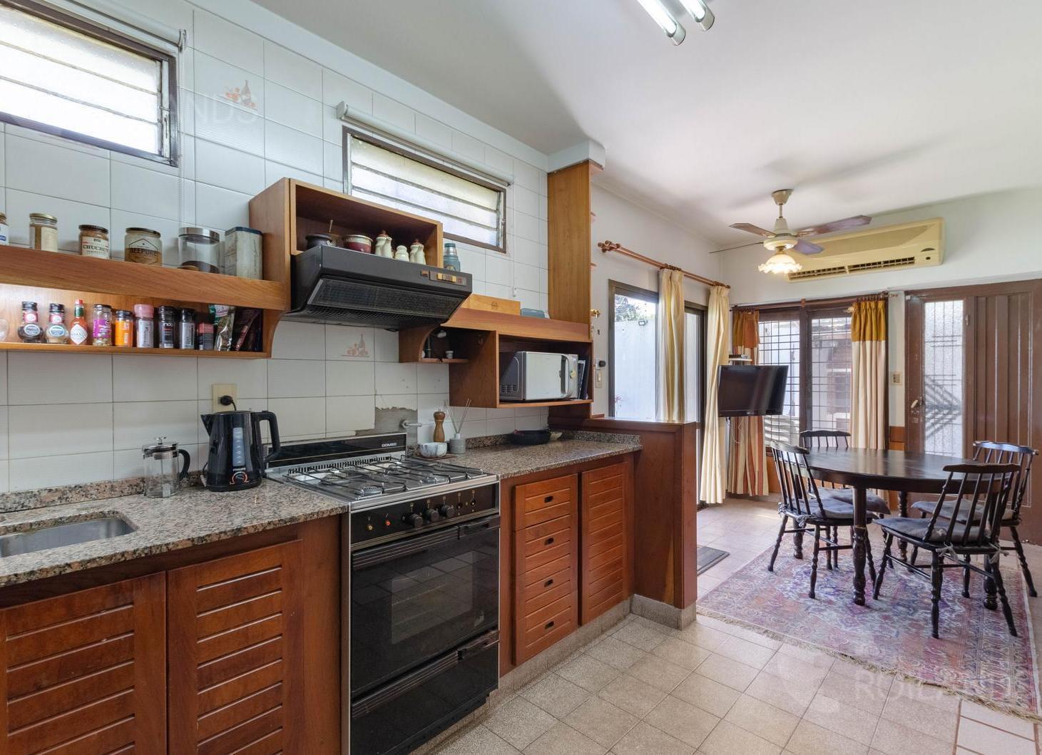 Foto de VENTA CASA 4 AMBIENTES CON JARDIN PARRILLA COCHERA TERRAZA CASTELAR SUR, imagen 3