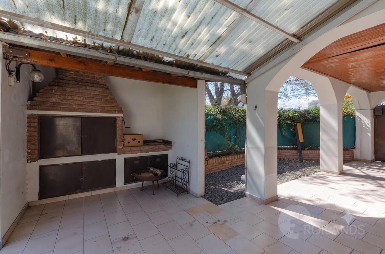 Foto de VENTA CASA 4 AMBIENTES CON JARDIN PARRILLA COCHERA TERRAZA CASTELAR SUR, imagen 5