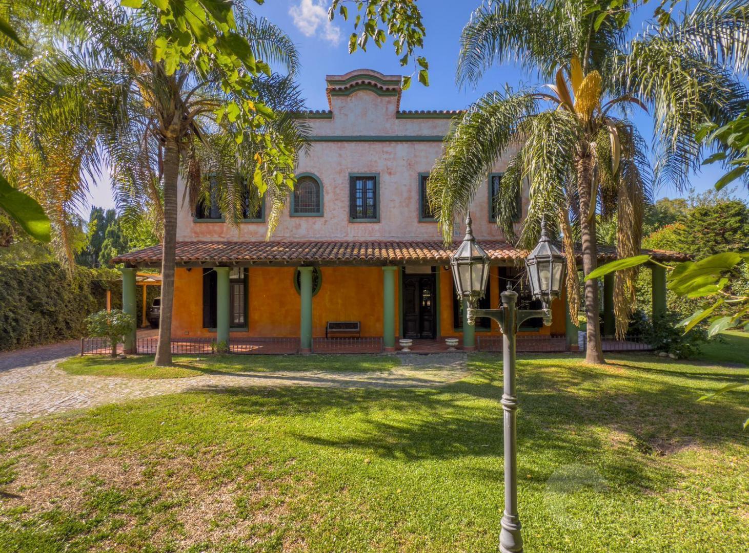 Foto de En venta . Residencia de estilo clasico sobre 1.800M2 de en Barrio, imagen 2