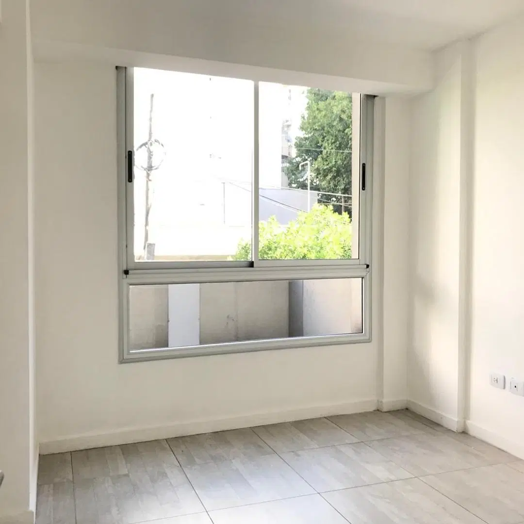 3 AMBIENTES, CON PATIO Y COCHERA FIJA 5