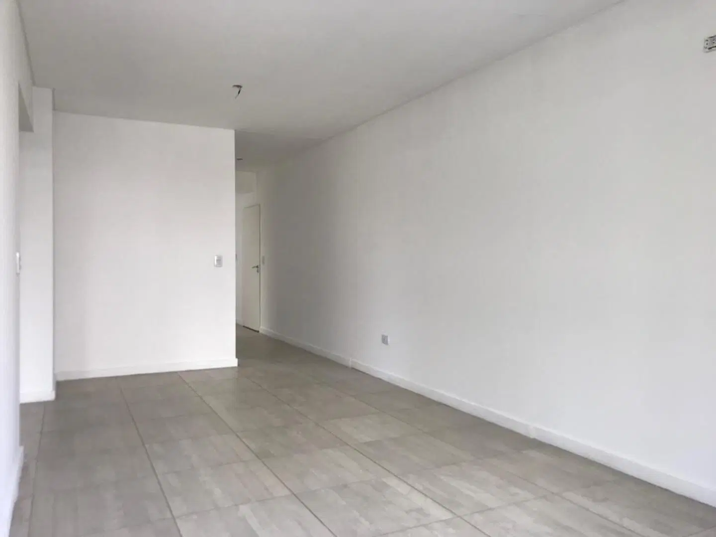 3 AMBIENTES, CON PATIO Y COCHERA FIJA 2