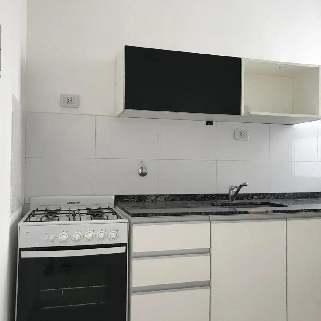 3 AMBIENTES, CON PATIO Y COCHERA FIJA 4