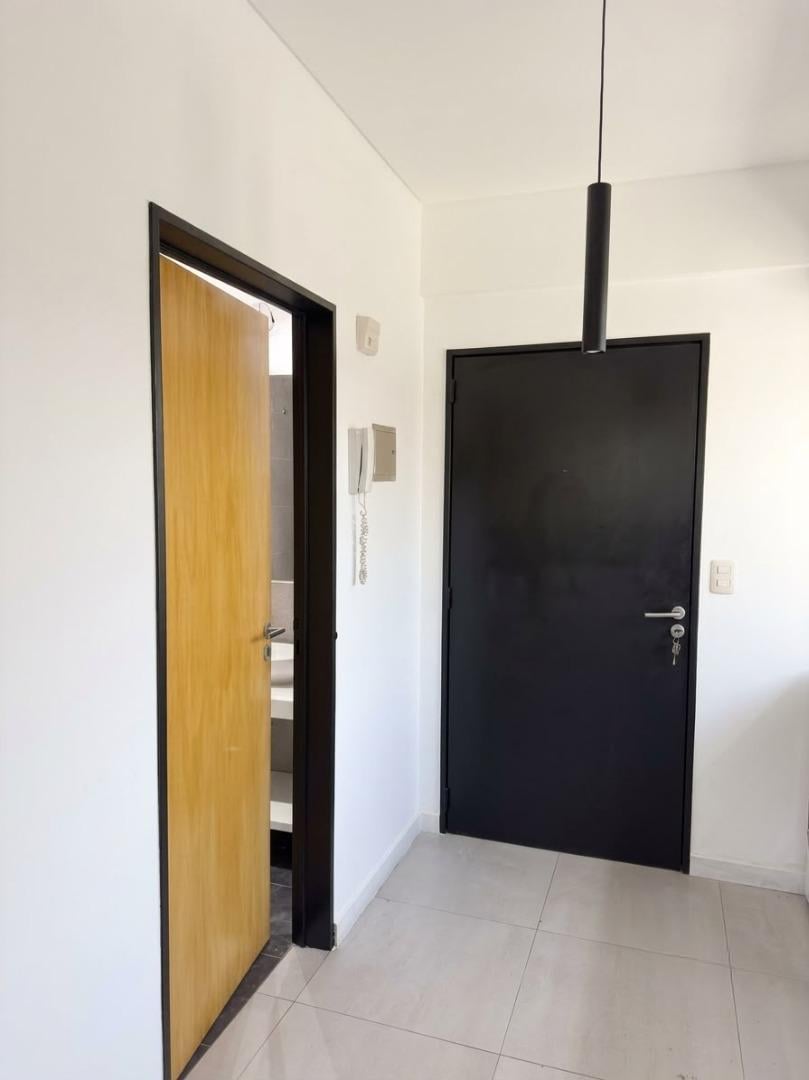Foto de MONOAMBIENTE AMUEBLADO CON BALCÓN EXCELENTE UBICACIÓN, imagen 3