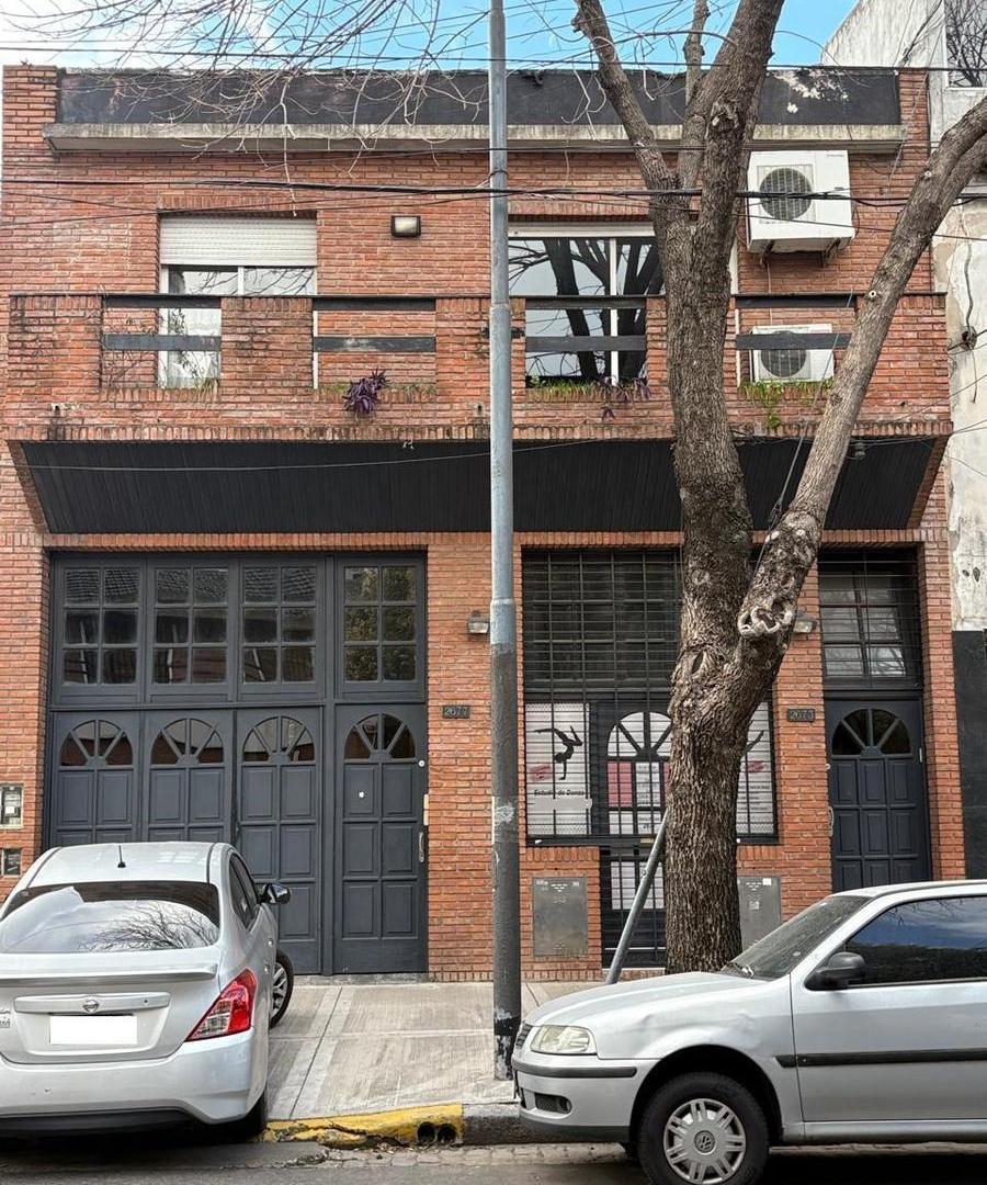 Villa Devoto: BAJO DE VALOR, Casa mas Salones de Baile, Oficina y Cochera, Oportunidad