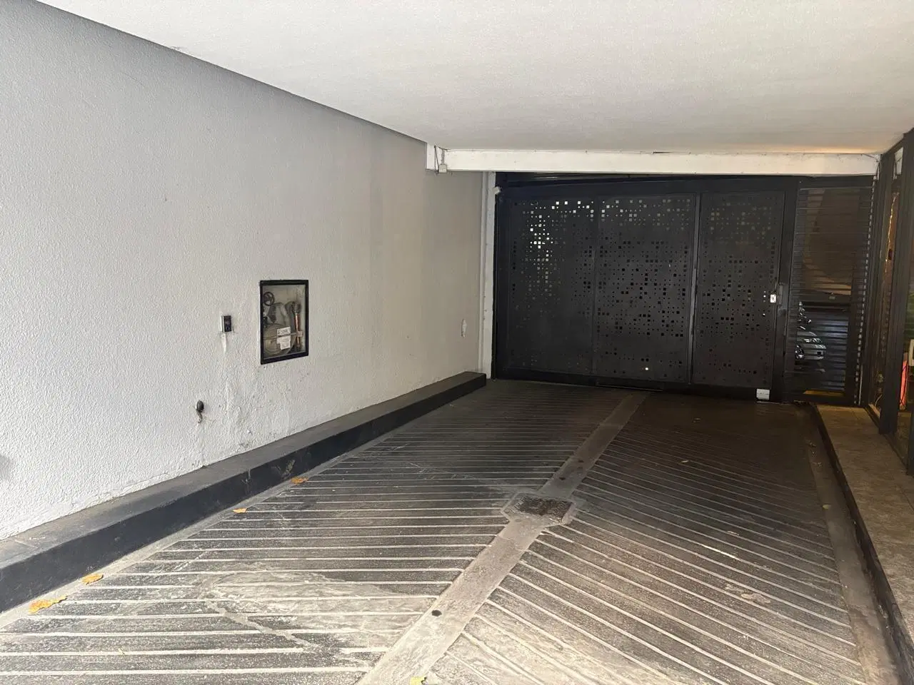 Recoleta: Arenales y Laprida Cochera en Venta OPORTUNIDAD 3