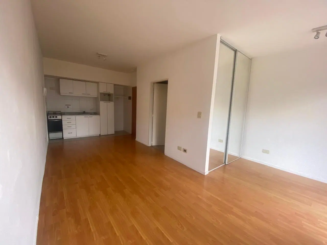 Barrio Norte-Palermo: Apto Prof. / Vivienda: Salguero y Cabrera Amplio ambiente en L con Balcon 1