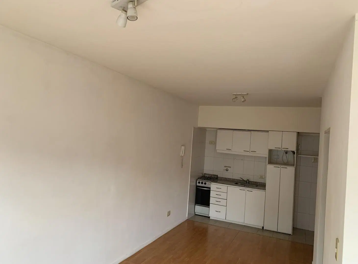 Barrio Norte-Palermo: Apto Prof. / Vivienda: Salguero y Cabrera Amplio ambiente en L con Balcon 5