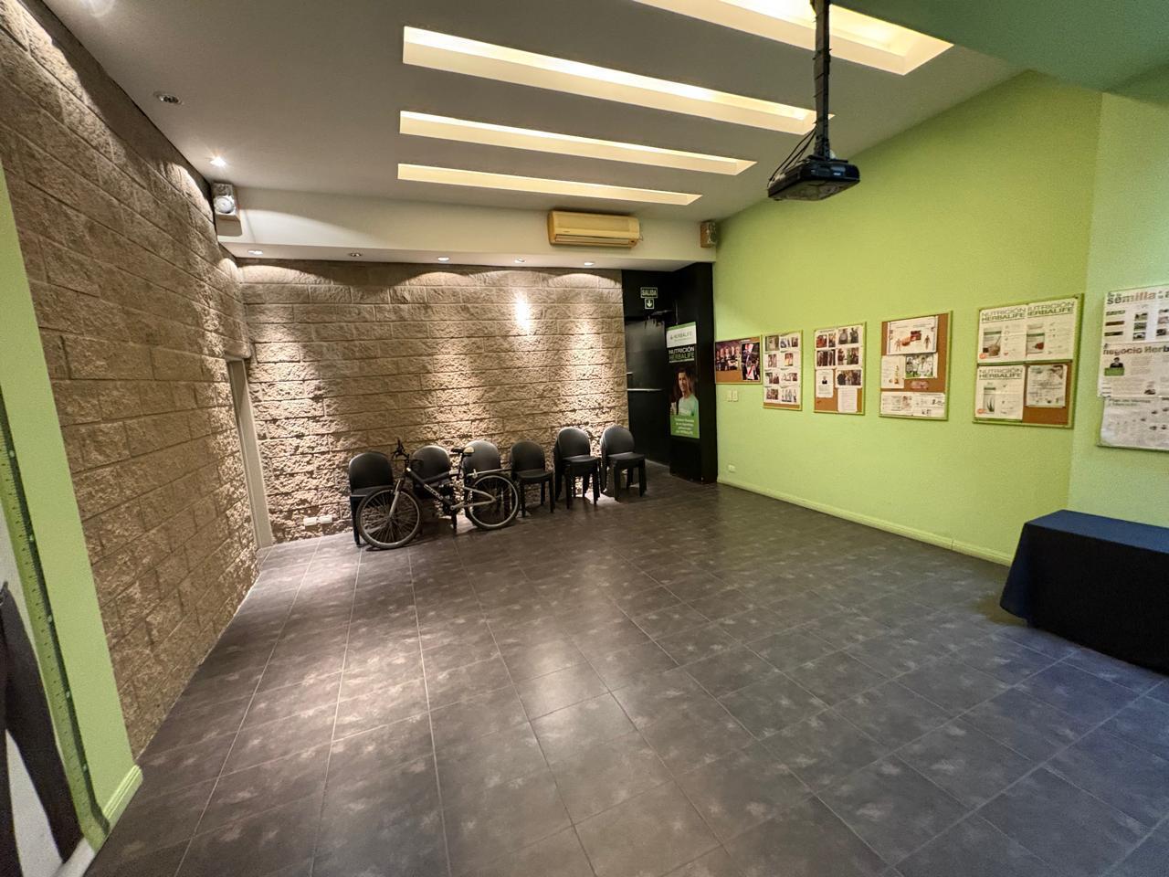 Foto de Villa Devoto: Casa mas Salones de Baile, Oficina y Cochera, Oportunidad, imagen 2