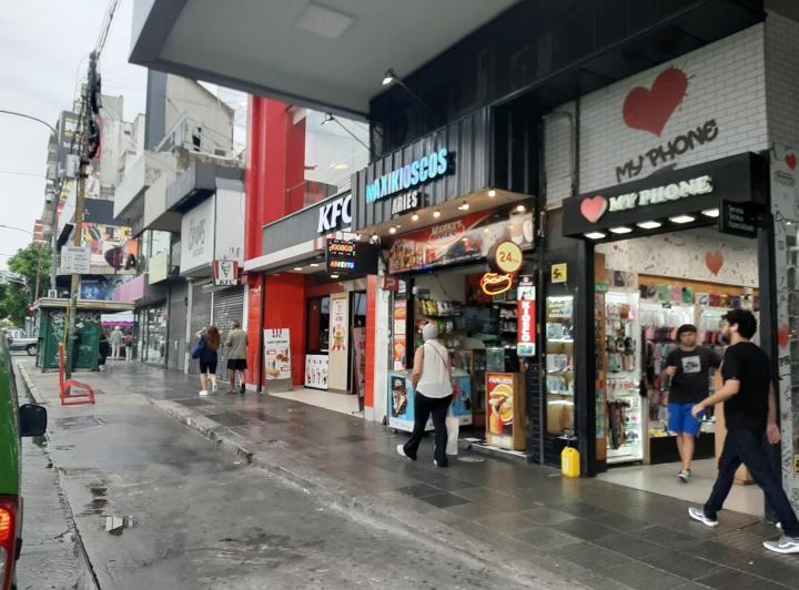 Cabildo entre Mendoza y Olazabal Local 3 X 6 metros mejor vereda mejor cuadra 4