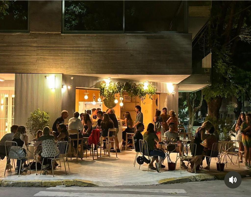 Renta anual 8,5 % , 11 de septiembre esquina Campo Salles, en venta