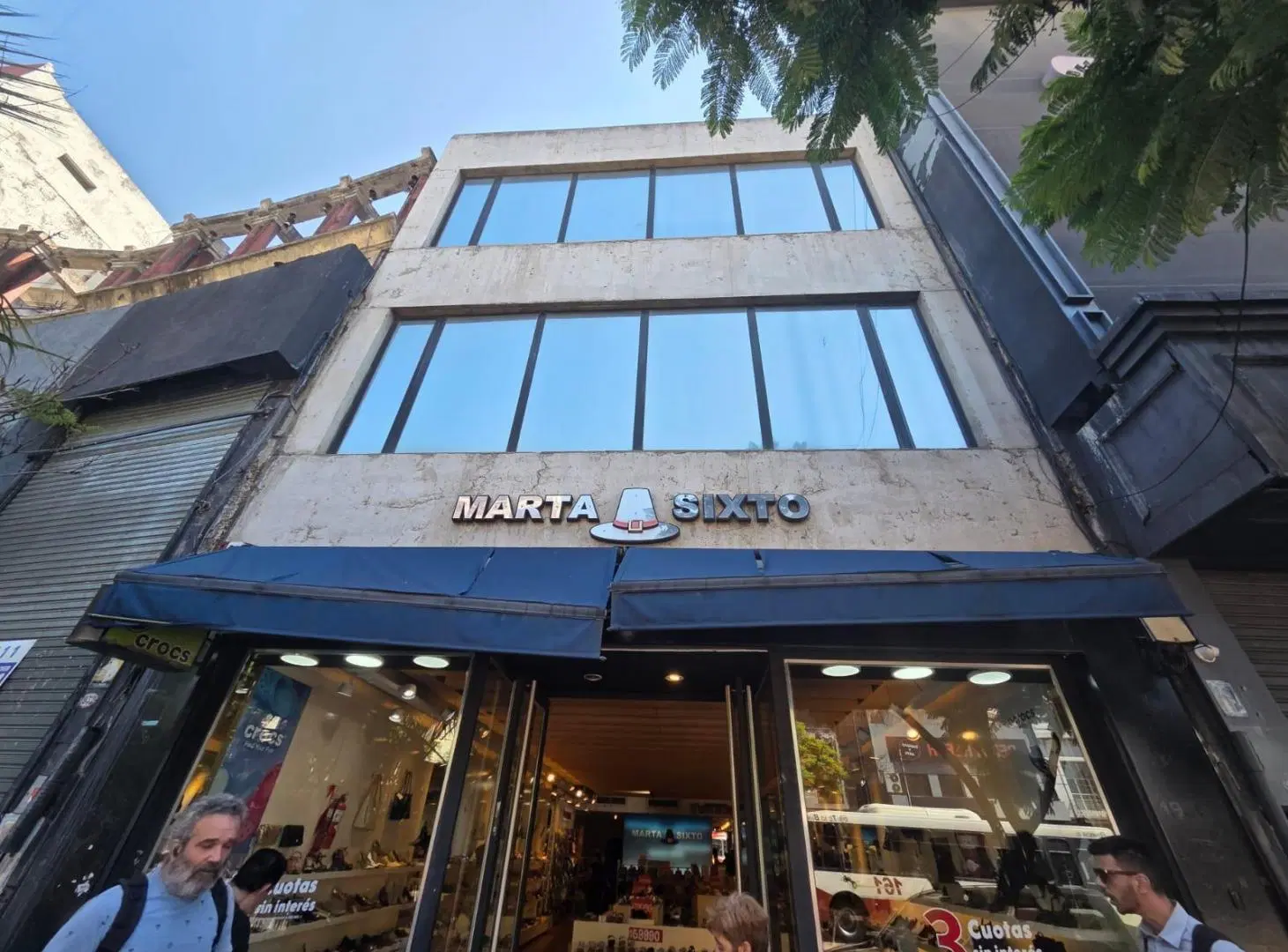 Suma tu marca a lo que viene, Local Cabildo y Echeverria 7 x 43 metros total 750 m2 5