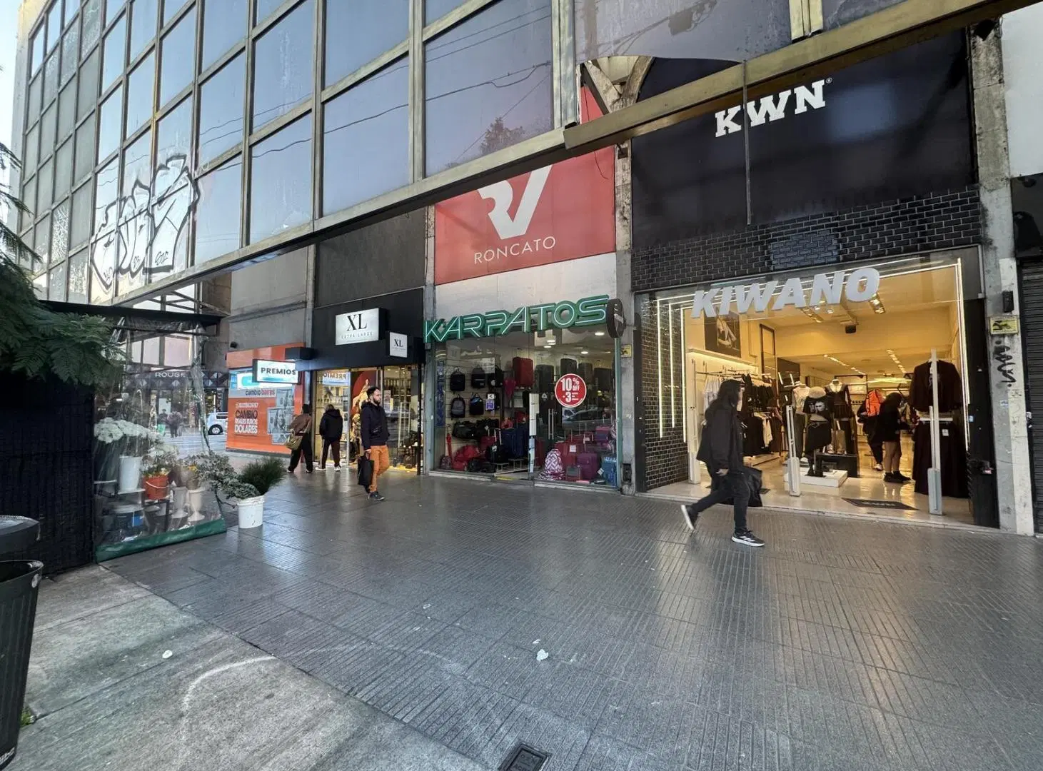 Cabildo y Pampa zona marcas Local 3,50 x 18 metros entrepiso 4
