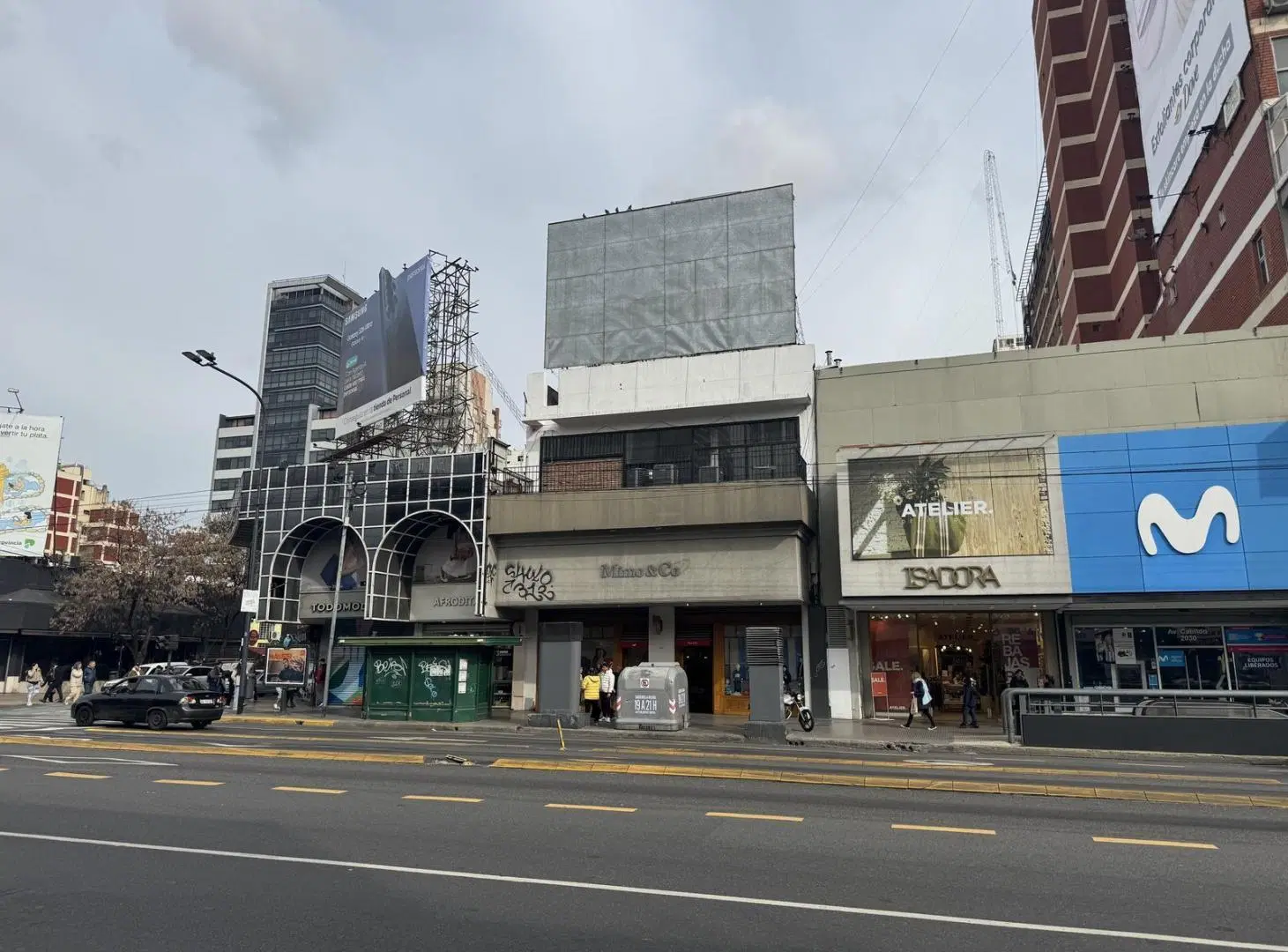 Cabildo y Juramento local unico 780 m2 mejor vereda publicidad en primer piso 2