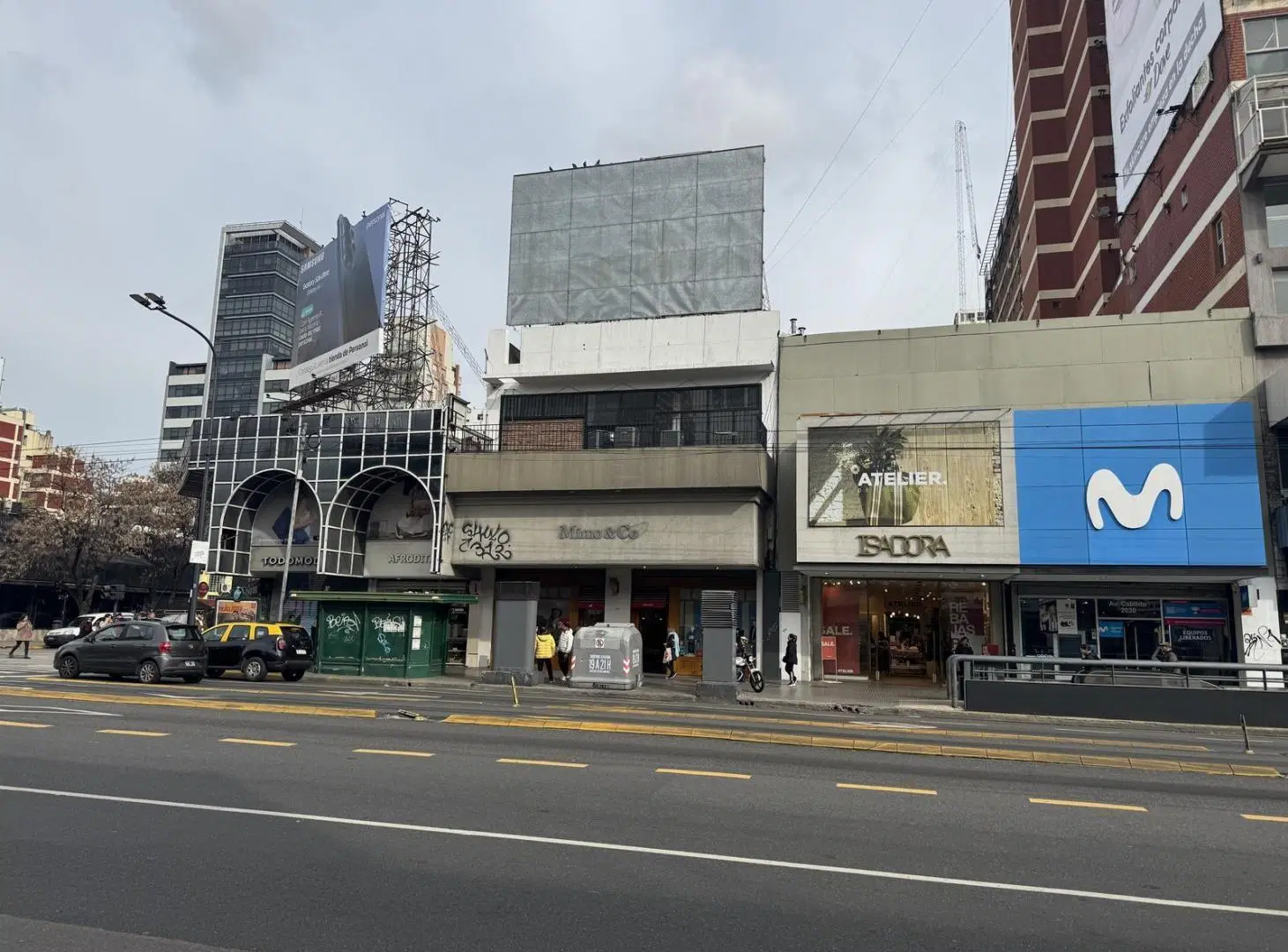 Cabildo y Juramento local unico 780 m2 mejor vereda publicidad en primer piso 5