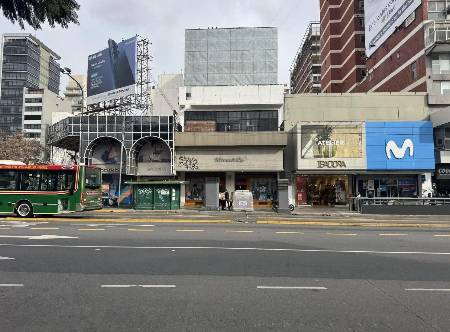 Cabildo y Juramento local unico 780 m2 mejor vereda publicidad en primer piso 4