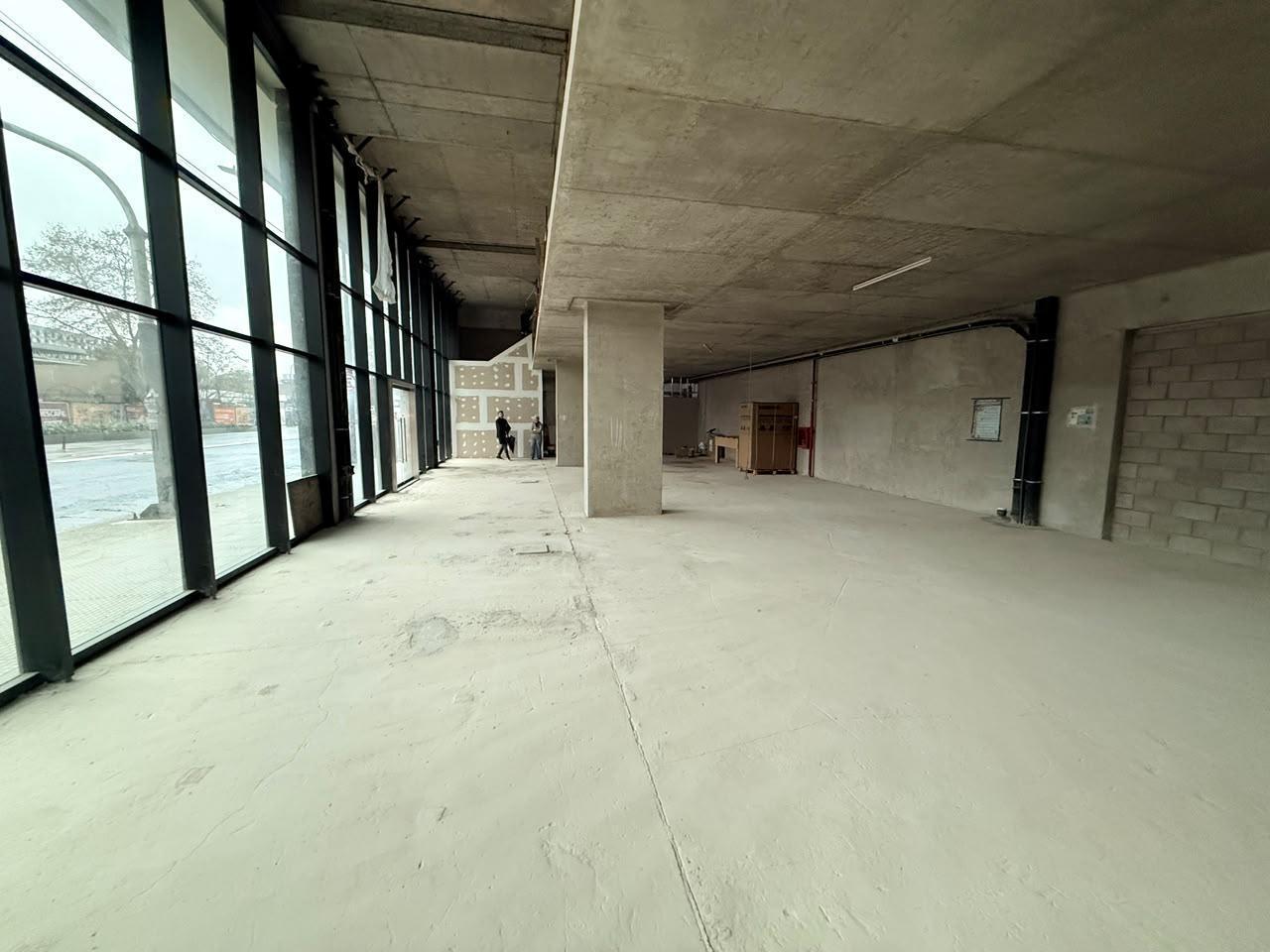 Foto de Local en Palermo 486 m2 vidriera de 22m sobre Juan B Justo-QIUB, imagen 1