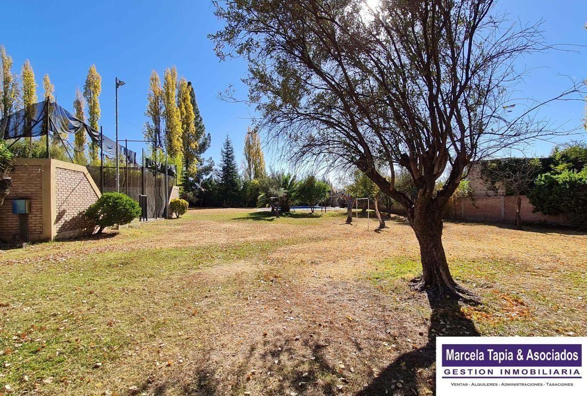 Venta de Complejo Turistico en Chacras de Coria, Lujan 2