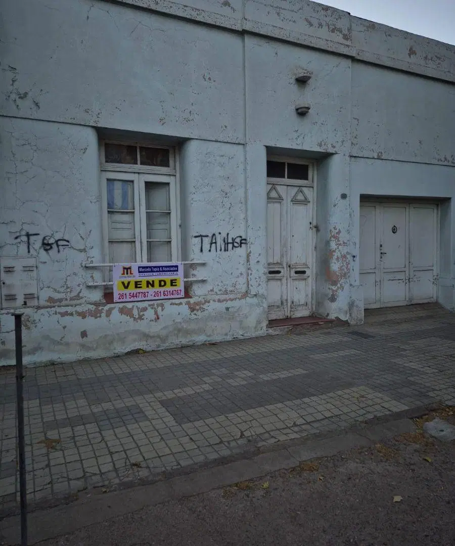 OPORTUNIDAD DE INVERSIÓN: Casa a Reciclar / Demoler – Calle Olascoaga al 1600.
¡Ideal para Desarroll 5