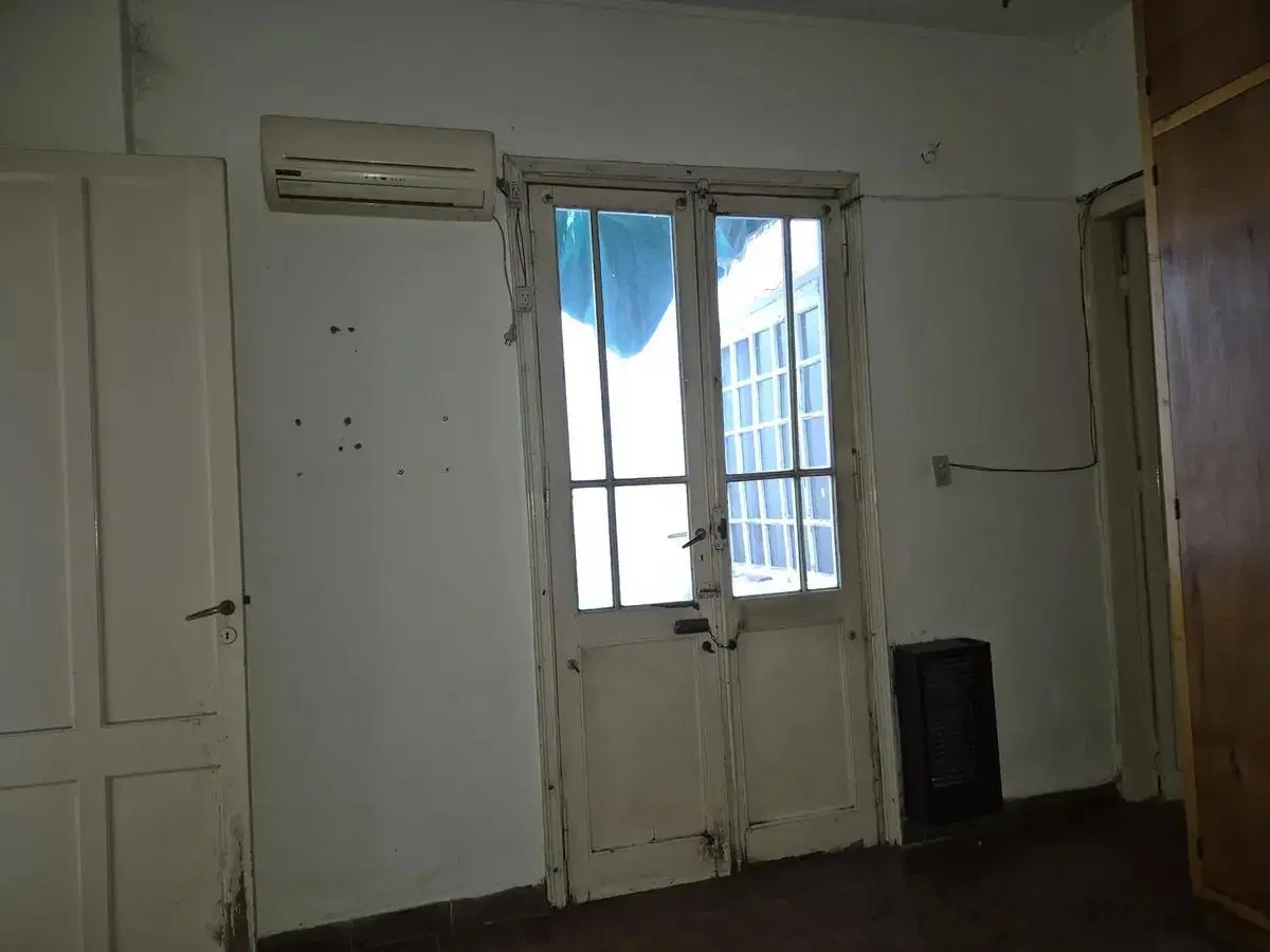 ¡OPORTUNIDAD ÚNICA! Casa a Precio de Terreno en Godoy Cruz
Ubicación Estratégica: Víctor Hugo y San 4