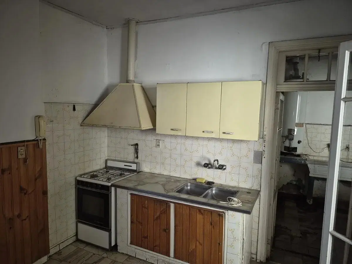 ¡OPORTUNIDAD ÚNICA! Casa a Precio de Terreno en Godoy Cruz
Ubicación Estratégica: Víctor Hugo y San 3