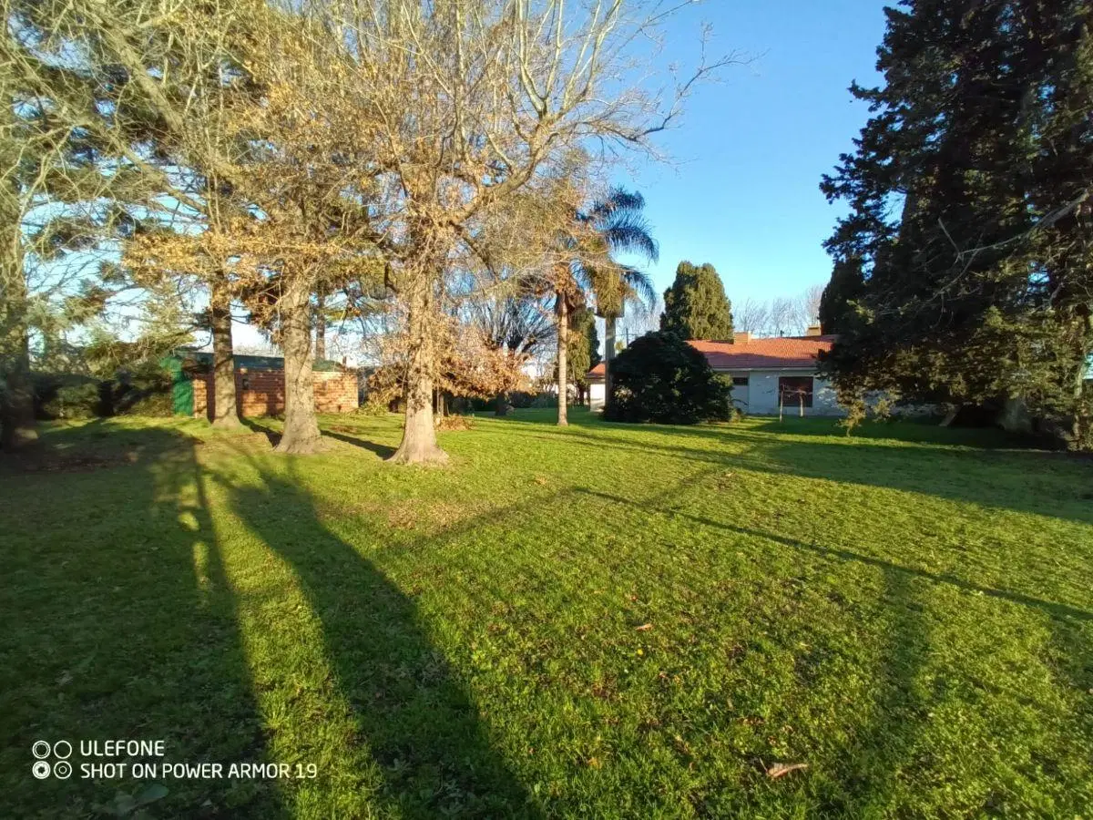 Casa sobre espectacular lote de 1948 m² en venta en Gahan, 2/3 dormitorios, escritorio, playroom, 4