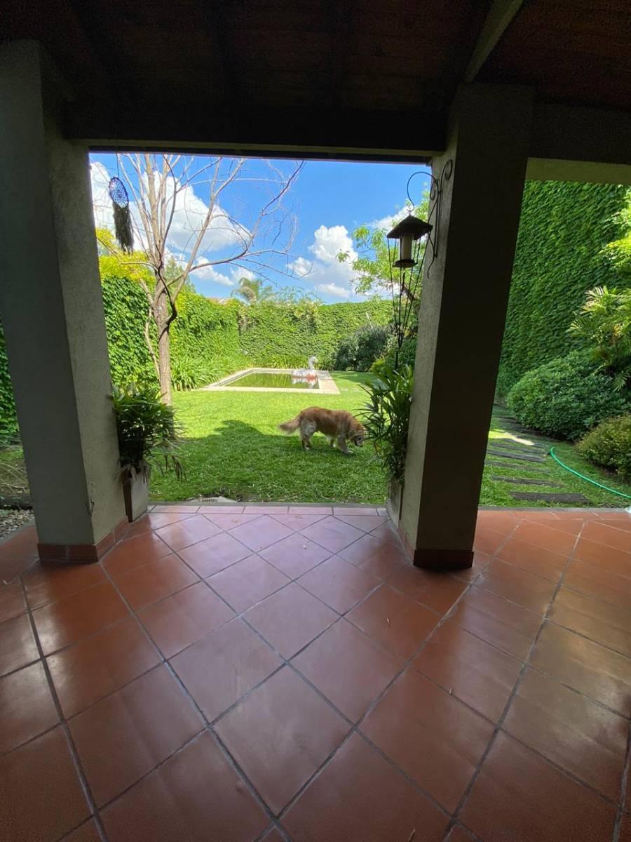 Moderno Chalet con Piscina y Fondo Libre. Alquilado con Alta Renta. 5
