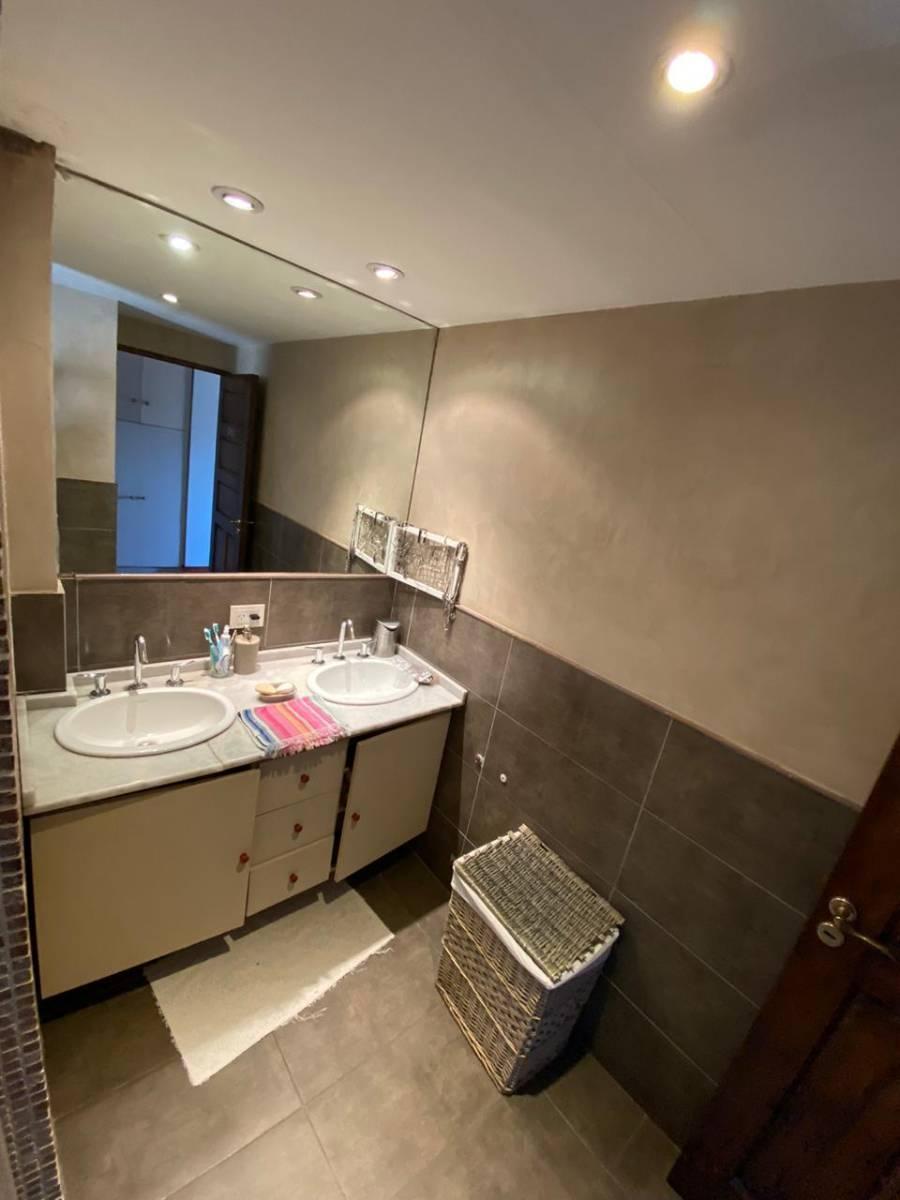 Moderno Chalet con Piscina y Fondo Libre. Alquilado con Alta Renta. 3