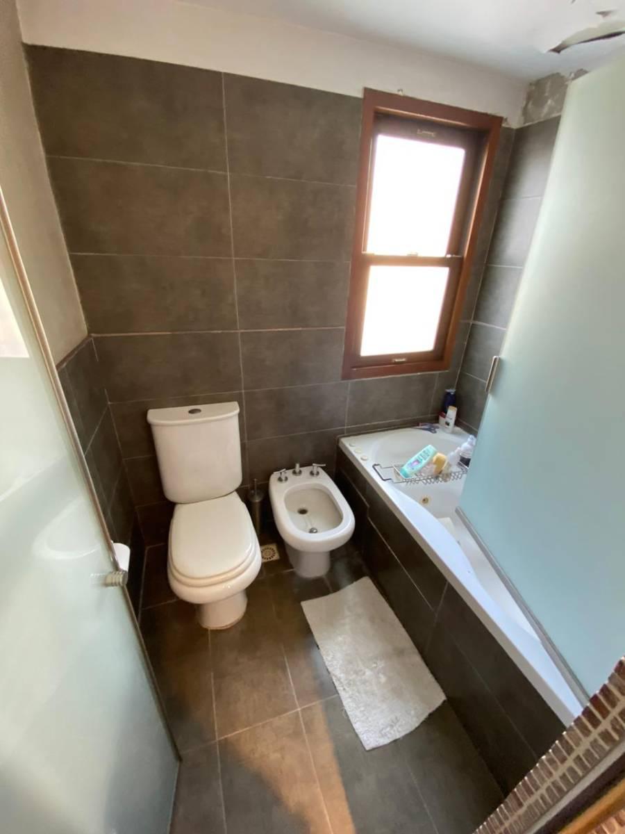 Moderno Chalet con Piscina y Fondo Libre. Alquilado con Alta Renta. 4