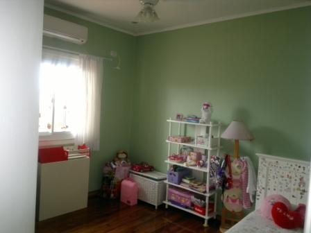 Chalet en 2 Plantas con Piscina y Fondo Parquizado. Parque Johnston, Hurlingham 1