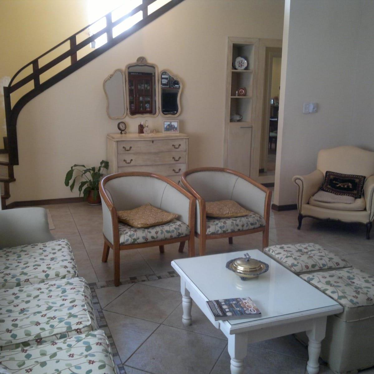 Chalet en 2 Plantas con Piscina y Fondo Parquizado. Parque Johnston, Hurlingham 4