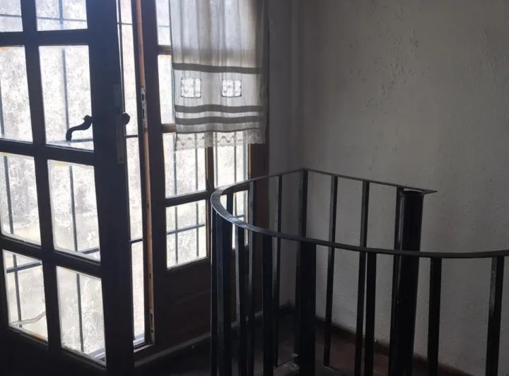 Departamento en 2 plantas .1 dorm. S/Av .Vergara Hurlingham. Zona Comercial 4