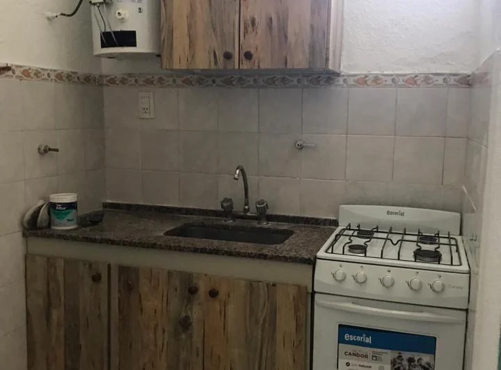 Departamento en 2 plantas .1 dorm. S/Av .Vergara Hurlingham. Zona Comercial 2