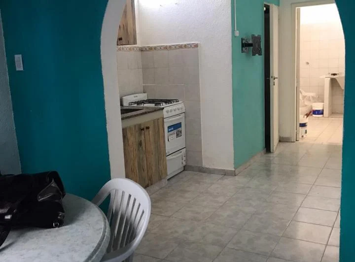 Departamento en 2 plantas .1 dorm. S/Av .Vergara Hurlingham. Zona Comercial 5