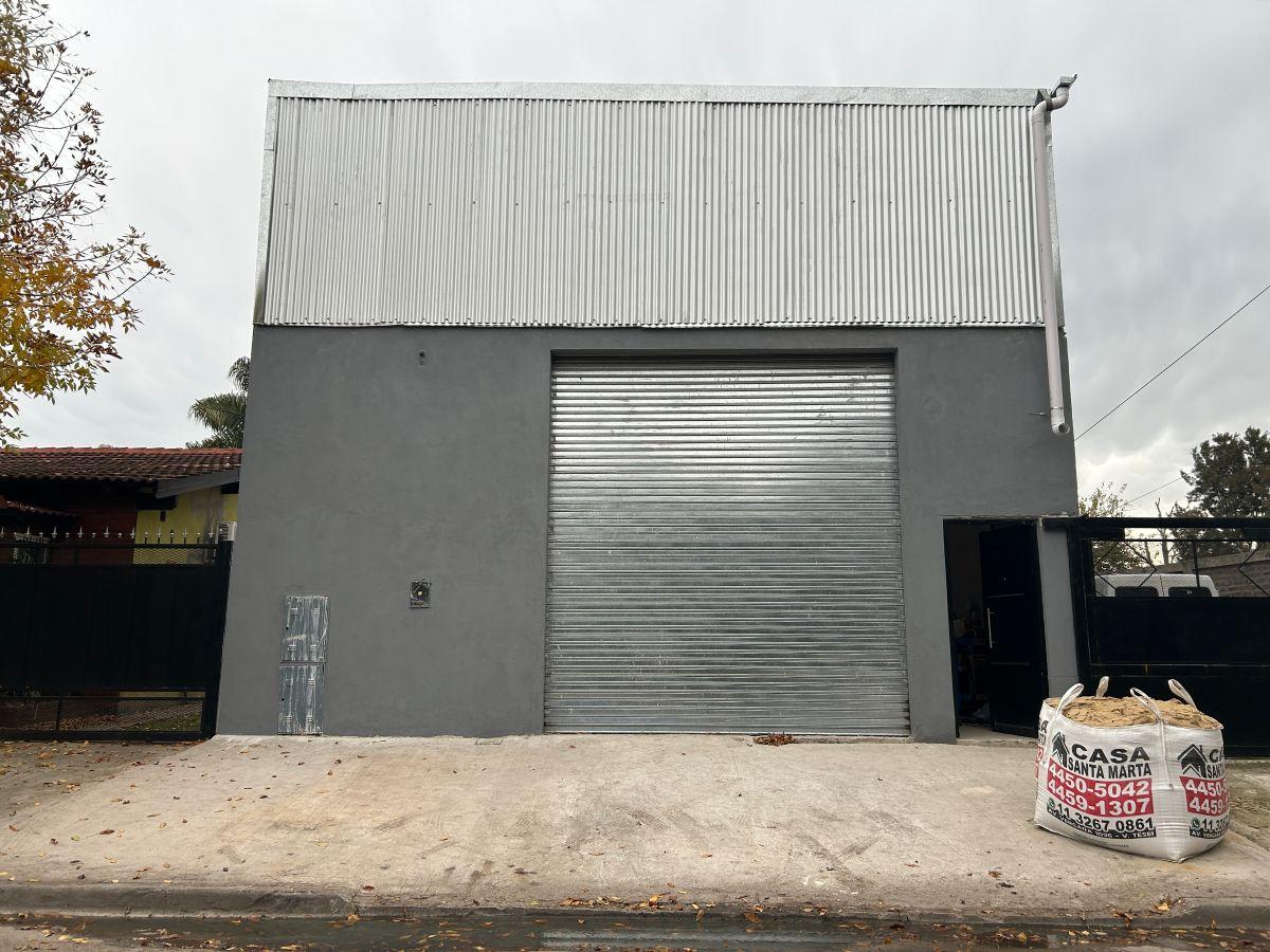 Gran galpón a estrenar a 10 cuadras del Acceso Oeste. Villa Tesei
